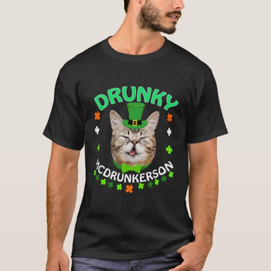 Drunky Mcdrunkerson St Patrick's Day Cat T-Shirt (Vorderseite)