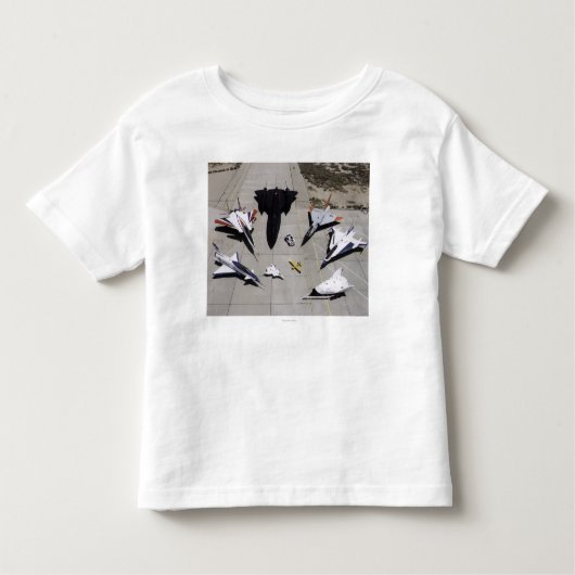 Dryden Forschungs-Flugzeug-Flotte 1997 auf Rampe Kleinkind T-shirt (Vorderseite)