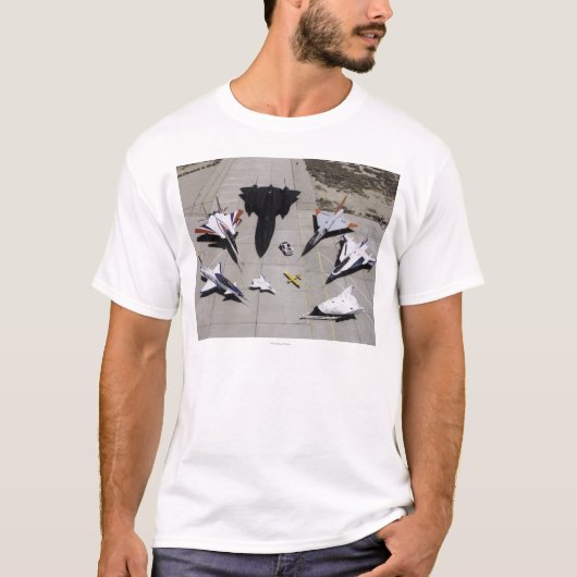 Dryden Forschungs-Flugzeug-Flotte 1997 auf Rampe T-Shirt (Vorderseite)