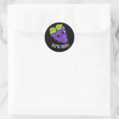 Du bist Grape Funny Fruit Pun Dark BG Runder Aufkleber (Tasche)