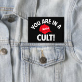 Du bist in einem Kult! | Bold Red Hat Button (Insitu)