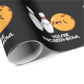 Du bist Inkredi-Bowl Funny Bowling Pun Dark BG Geschenkpapier (Rolleneckpunkt)