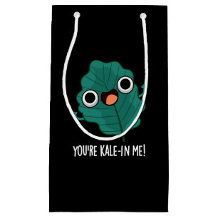 Du bist Kale-in Me Funny Veggie Kale Pun Dark BG Kleine Geschenktüte