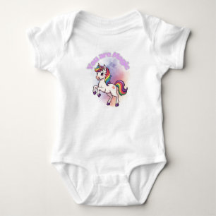 Du bist Magie – Süßes Einhorn mit Regenbogenmähne Baby Strampler