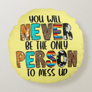 Du bist nie die einzige Person, die sich verwirrt Rundes Kissen