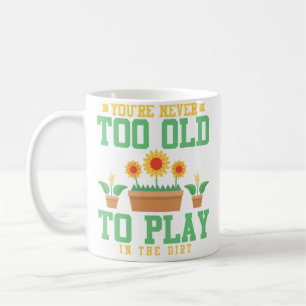 Du Bist Nie Zu Alt, Um Im Dreck Zu Spielen Lustige Kaffeetasse