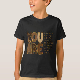 Du bist tapfer genug, würdig, afrikanisches Melani T-Shirt