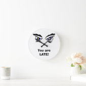 Du bist zu spät: Funny Face Clock! Runde Wanduhr (Zuhause)