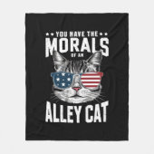 Du hast die Moral eines Witzes mit der Alley Cat Fleecedecke (Vorderseite)