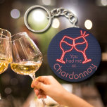 Du hattest mich in Chardonnay Schlüsselanhänger<br><div class="desc">Der Round Button Schlüsselanhänger enthält den lustigen Text "You Had Me at Chardonnay" und zwei Neon-Weingläser auf einem dunkelblauen Backsteingebirge. Schlüsselanhänger machen unvergessliche Geschenke für Familie und Freunde oder kreieren für sich selbst. Wechseln Sie zu Ihrem Lieblingswein.</div>