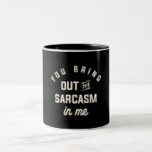 Du holst den Sarcasm in Me Funny Sarcastic raus Zweifarbige Tasse (Mittel)