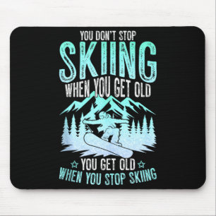 Du hörst nicht auf zu Ski fahren, wenn du alt wirs Mousepad