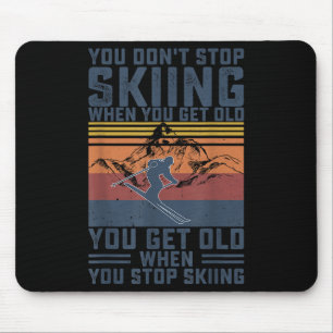 Du hörst nicht auf zu Ski fahren, wenn du alt wirs Mousepad