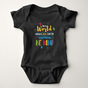 Du kannst alles sein, was wie ein Regenbogen ist Baby Strampler