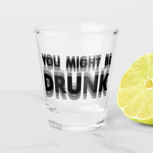 Du könntest Betrunkenen sonnigen Spaß trinken Schnapsglas
