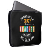 Du musst kein verrückter lustiger Lehrer sein Laptopschutzhülle (Vorne Rechts)