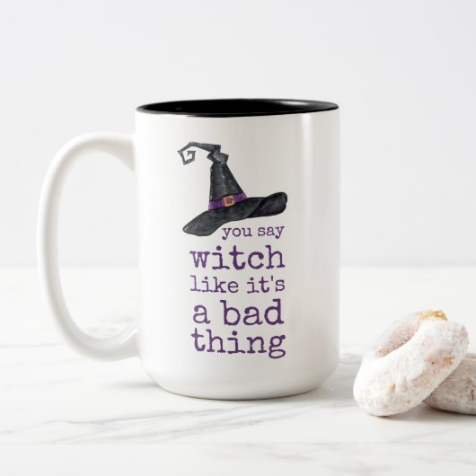 Du sagst Hexe, als wäre es ein schlechtes Hallowee Zweifarbige Tasse (Mit Donut)