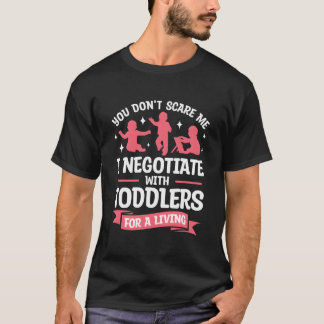 Du Schreckst Mich Nicht Ich Verhandle Mit Kleinkin T-Shirt