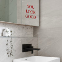 "Du siehst gut aus" kühne rote Typografie als Spie