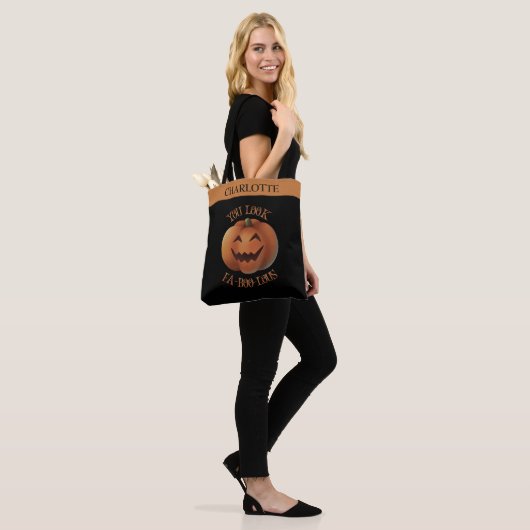 Du siehst Personalisiertes Halloween von Fa-Boo au Tasche (Am Model)