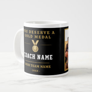 Du verdienst eine Goldmedaille Trainer-Teamfoto  Jumbo-Tasse