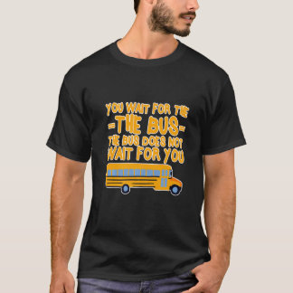 Du wartest auf den Bus. Der Bus wartet nicht auf d T-Shirt