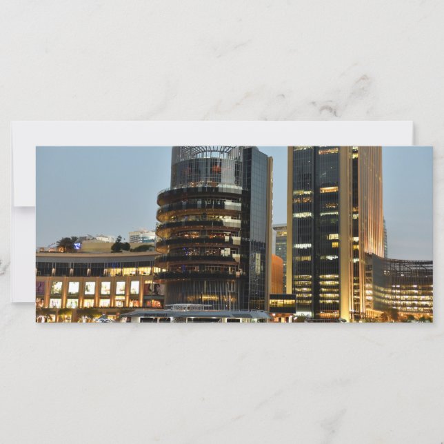Dubai-Architektur nachts (Vorderseite)