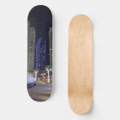 Dubai-Architektur nachts Skateboard (Vorderseite)