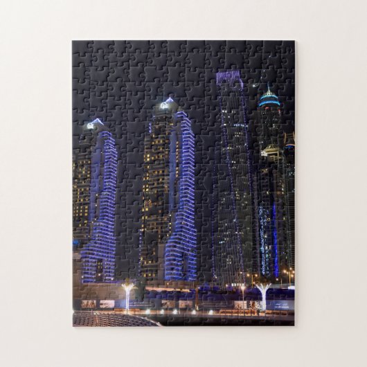 Dubai Cayan Tower in der Nacht Puzzle (Vertikal)