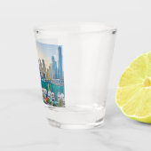 Dubai moderne Wolkenkratzer Corniche Schnapsglas (Rechts)