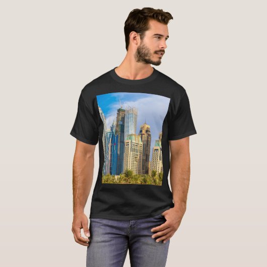 Dubai moderne Wolkenkratzer Corniche T-Shirt (Vorne ganz)