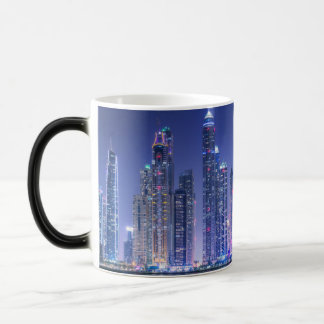 Dubai moderne Wolkenkratzer Corniche Verwandlungstasse