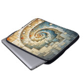 Dubman Does Design: Fibonacci Naturals Monogram Laptopschutzhülle (Vorne Knopf)