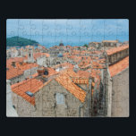 Dubrovnik Stadtzentrum Puzzle<br><div class="desc">Malerei von roten Dächern und blauem Meer aus Dubrovnik Stadtmauer in Dubrovnik,  Kroatien. Aussicht von oben auf die Altstadt.</div>