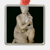 Duckendes Venus, 1686 Silbernes Ornament (Vorne)