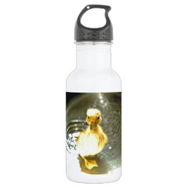 Duckling hat ein Bad. Trinkflasche