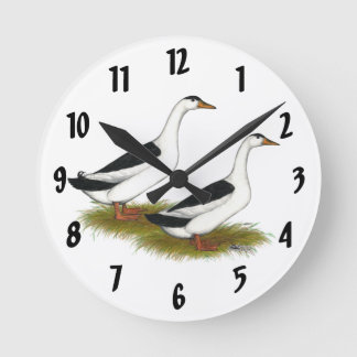 Ducks:  Black Magpies Runde Wanduhr