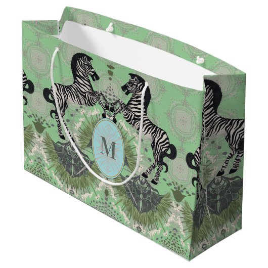 Dueling Zebra Monogram Große Geschenktüte (Rückseite Schrägansicht)
