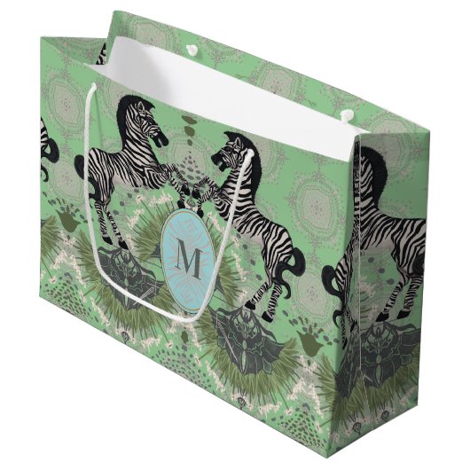 Dueling Zebra Monogram Große Geschenktüte (Vorderseite Schrägansicht)