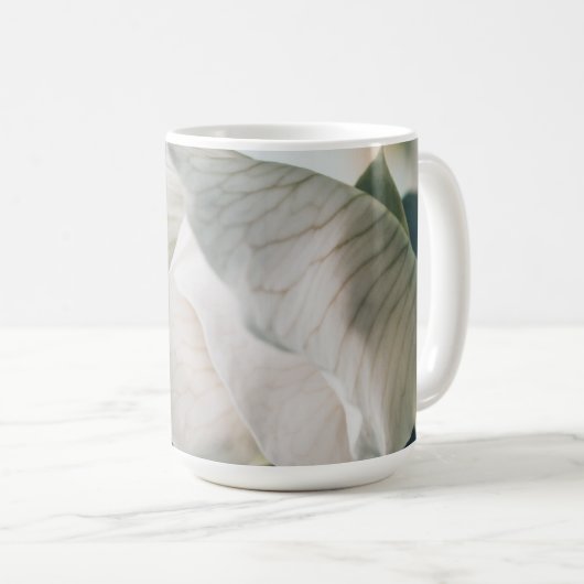 Duftes Elegante: Eine Magnolia im Blut Kaffeetasse (VorderseiteRechts)