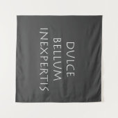 Dulce bellum inexpertis wandteppich (Vorderseite (Horizontal))