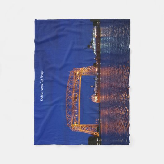 Duluth Air Lift Bridge & John G. Munson Fleecedecke (Vorderseite)