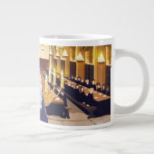 Dumbledore spricht in der Großen Halle der Hogwart Jumbo-Tasse (Rechts)