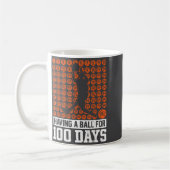 Dummer 100. Schul-100-Basketball-Tag-Schultage Kaffeetasse (Links)