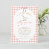 Dummer Gänschen Rosa Gingham Babyparty QR-Code Einladung (Stehend Vorderseite)