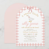 Dummer Gänse-Rosa-Bogen-Gingham-Baby-Shower-Tor Einladung (Vorne/Hinten)