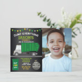 Dump Everything Fun Rubbish Truck Birthday Foto Einladung (Stehend Vorderseite)