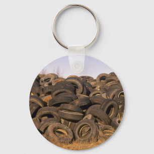 Dumped old tyres schlüsselanhänger