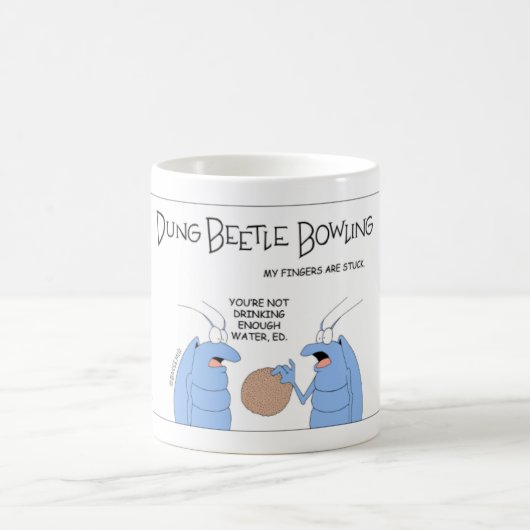 Dung Beetle geht Bowling Kaffeetasse (Mittel)