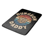 Dungeon Daddy Vatertag Badematte (Schrägansicht)